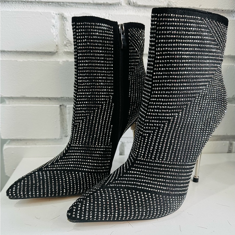 Elegant Black and Silver Women's Ankle Boots w/ Scull Heal